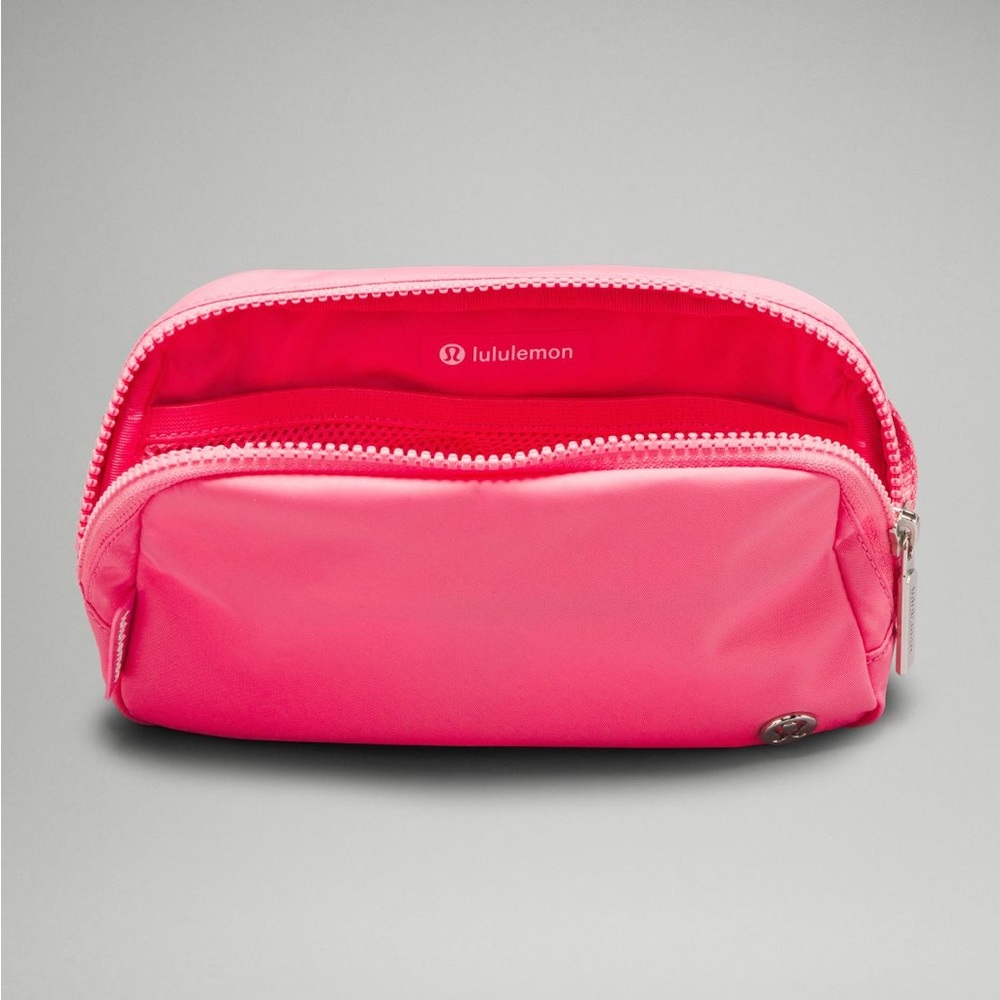 NWT Lululemon Everywhere Belt Bag 1L in Sakura Pink - Picture 5 of 9
